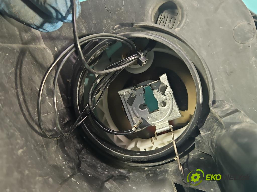 Opel Zafira B 2005-2014 1.9 CDTI 120 HP manual 88 kW 1910 cm3 5- Reflektor: pravý  (Pravé)