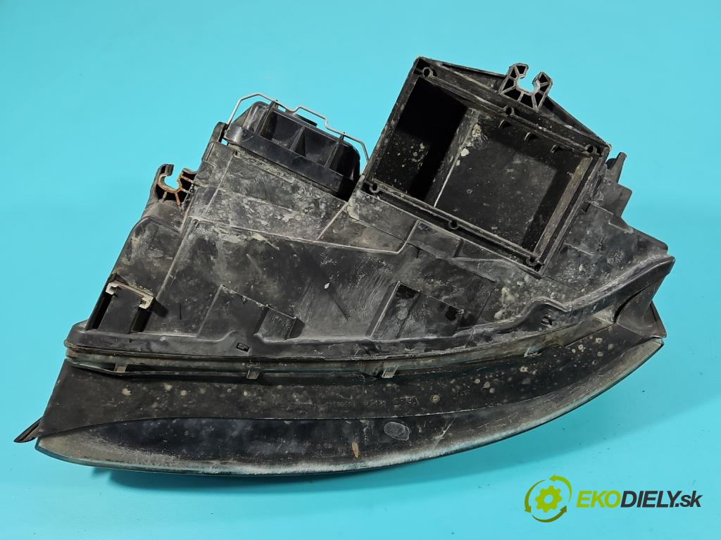 Audi A4 B6 2000-2004 2.0 20V 131 HP manual 96 kW 1984 cm3 4- Reflektor: pravý 8E0941004F (Pravé)