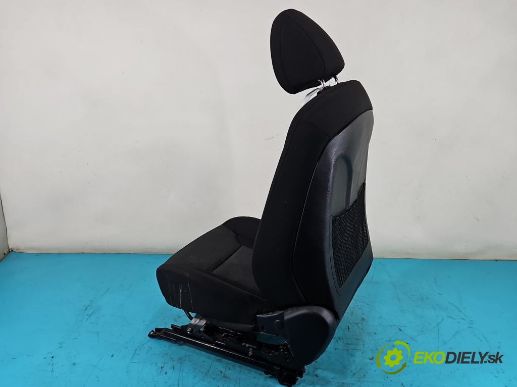 Hyundai I40 1.7 crdi 136 HP manual 100 kW 1685 cm3 5- Sedačka pravý  (Sedačky, sedadlá)