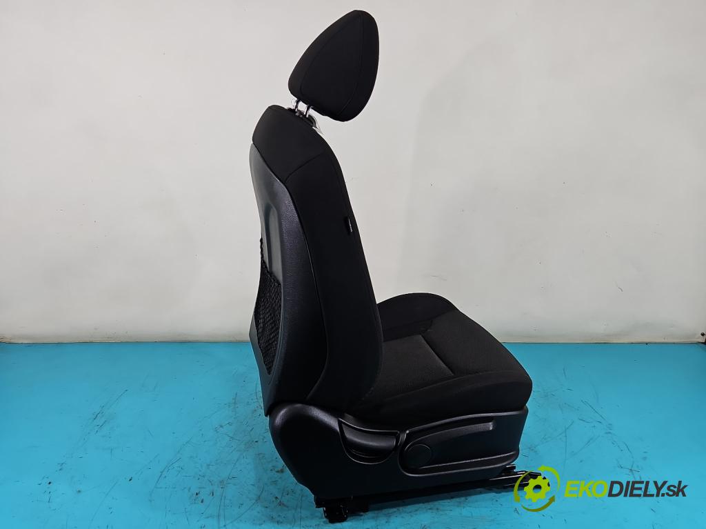 Hyundai I40 1.7 crdi 136 HP manual 100 kW 1685 cm3 5- Sedačka pravý  (Sedačky, sedadlá)
