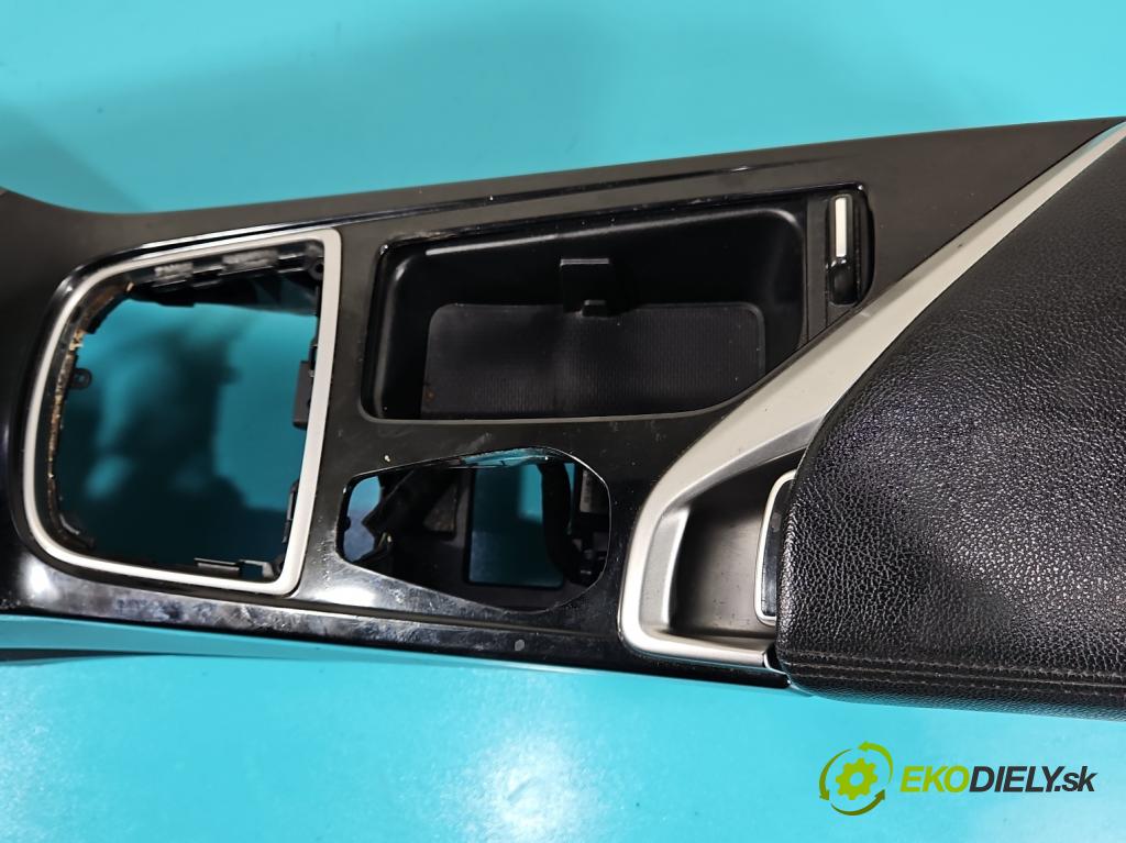 Hyundai I40 1.7 crdi 136 HP manual 100 kW 1685 cm3 5- operadlo 84630-3Z450 (Lakťové opierky)