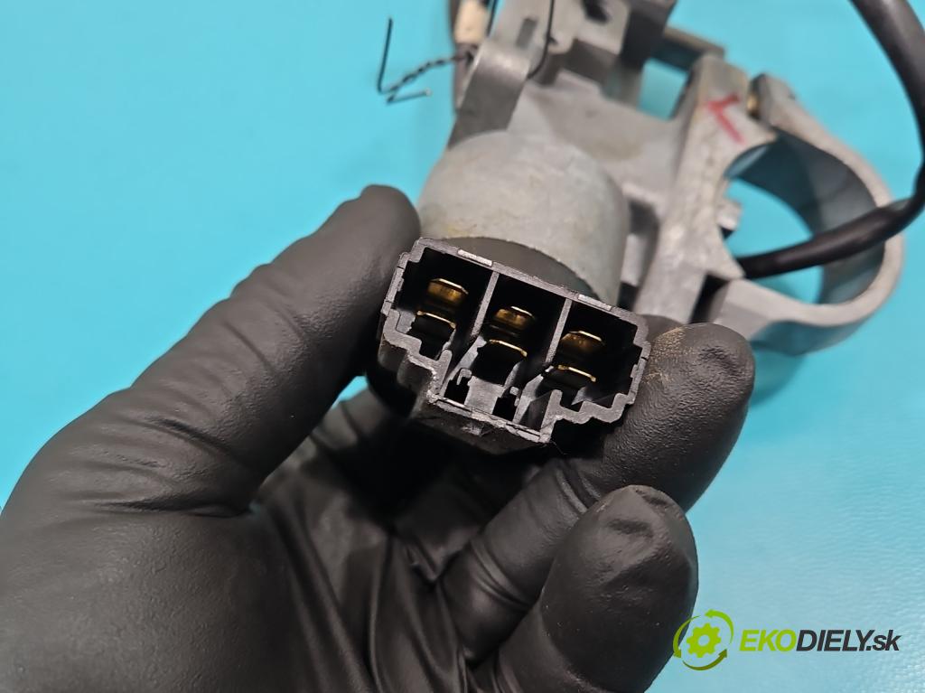 Daewoo Tacuma 2.0 16V 121KM manual 89 kW 1998 cm3 5- Spínačka (Spínacie skrinky a kľúče)