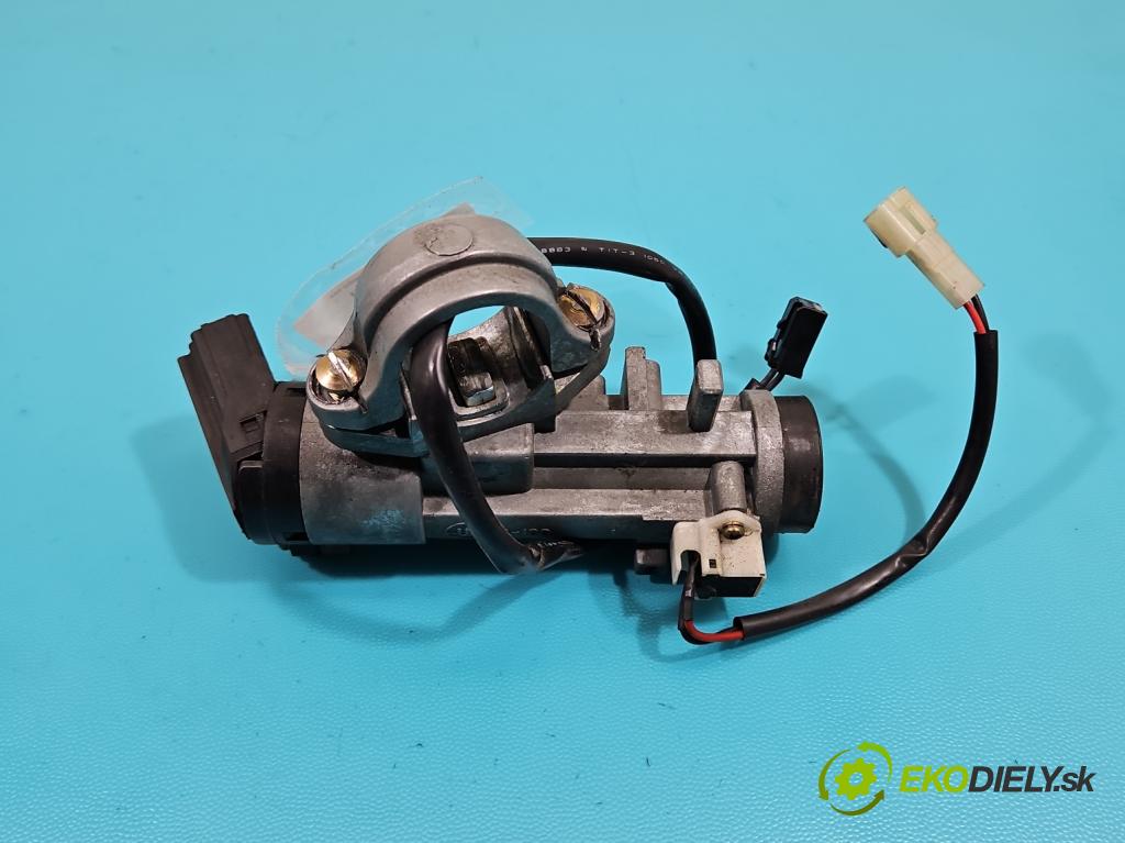 Daewoo Tacuma 2.0 16V 121KM manual 89 kW 1998 cm3 5- Spínačka (Spínacie skrinky a kľúče)