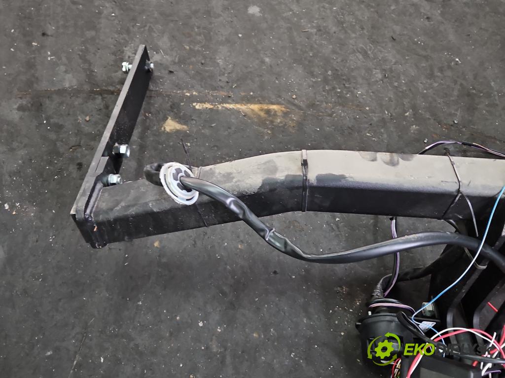 Vw Tiguan I 2007-2016 2.0 tdi 140 hp automatic 103 kW 1968 cm3 5- oko tažné  (Tažná zařízení)