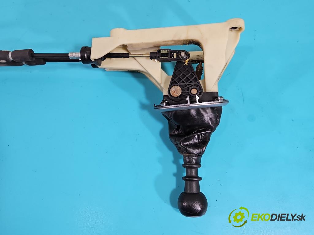 Fiat Sedici 1.9 jtd 120 HP manual 88 kW 1910 cm3 5- Páka: Změny: stupeň,rýchlosť  (Rýchlostné páky / kulisy)