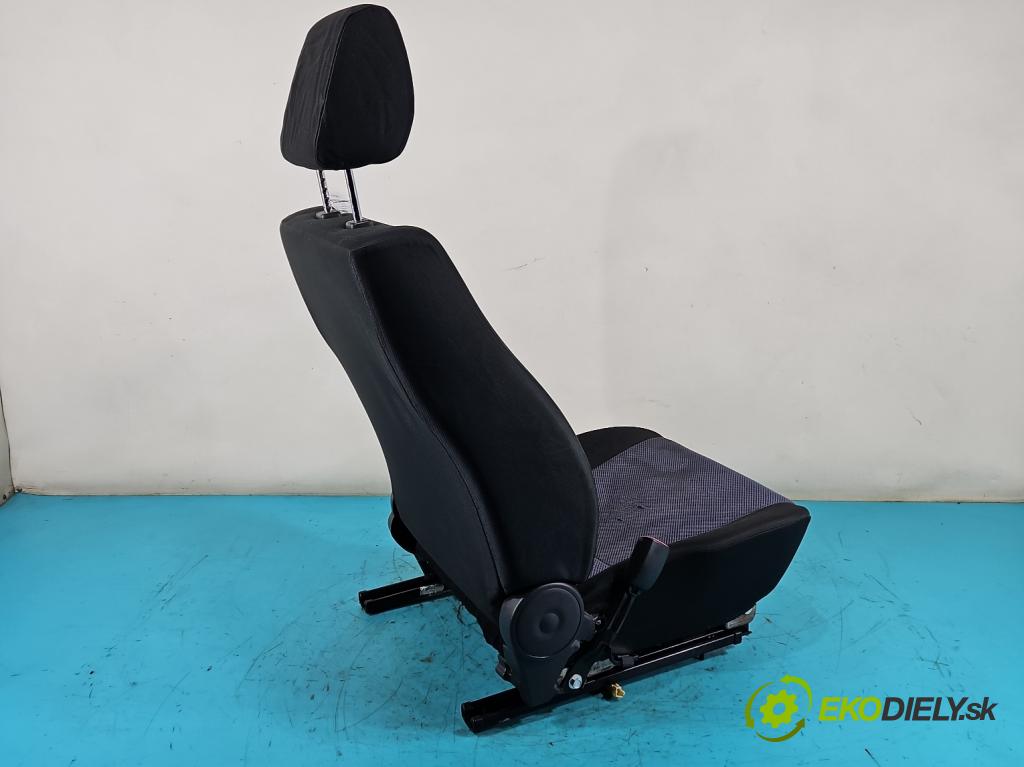 Fiat Sedici 1.9 jtd 120 HP manual 88 kW 1910 cm3 5- Sedačka ľavý  (Sedačky, sedadlá)