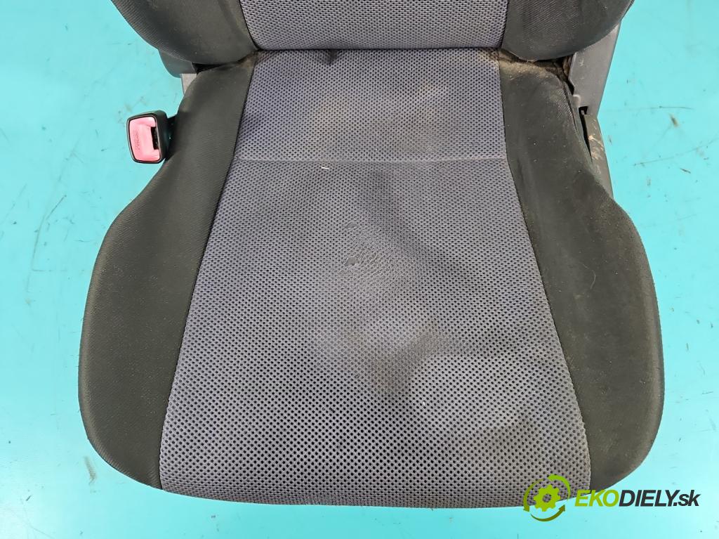Fiat Sedici 1.9 jtd 120 HP manual 88 kW 1910 cm3 5- Sedačka ľavý  (Sedačky, sedadlá)