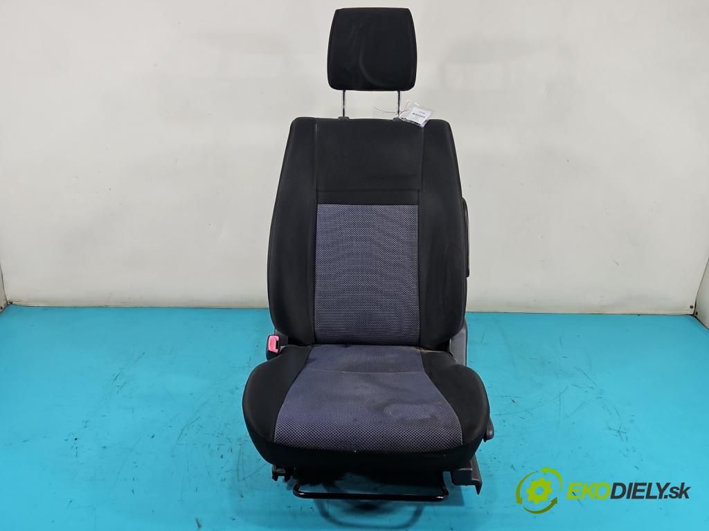 Fiat Sedici 1.9 jtd 120 HP manual 88 kW 1910 cm3 5- Sedačka ľavý  (Sedačky, sedadlá)