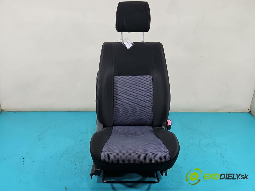 Fiat Sedici 1.9 jtd 120 HP manual 88 kW 1910 cm3 5- Sedačka pravý  (Sedačky, sedadlá)