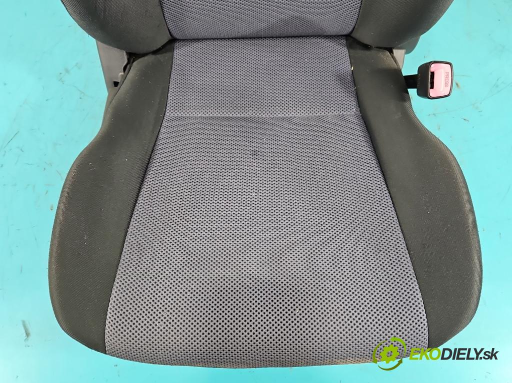 Fiat Sedici 1.9 jtd 120 HP manual 88 kW 1910 cm3 5- Sedačka pravý  (Sedačky, sedadlá)
