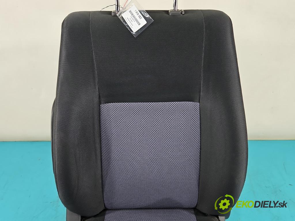 Fiat Sedici 1.9 jtd 120 HP manual 88 kW 1910 cm3 5- Sedačka pravý  (Sedačky, sedadlá)