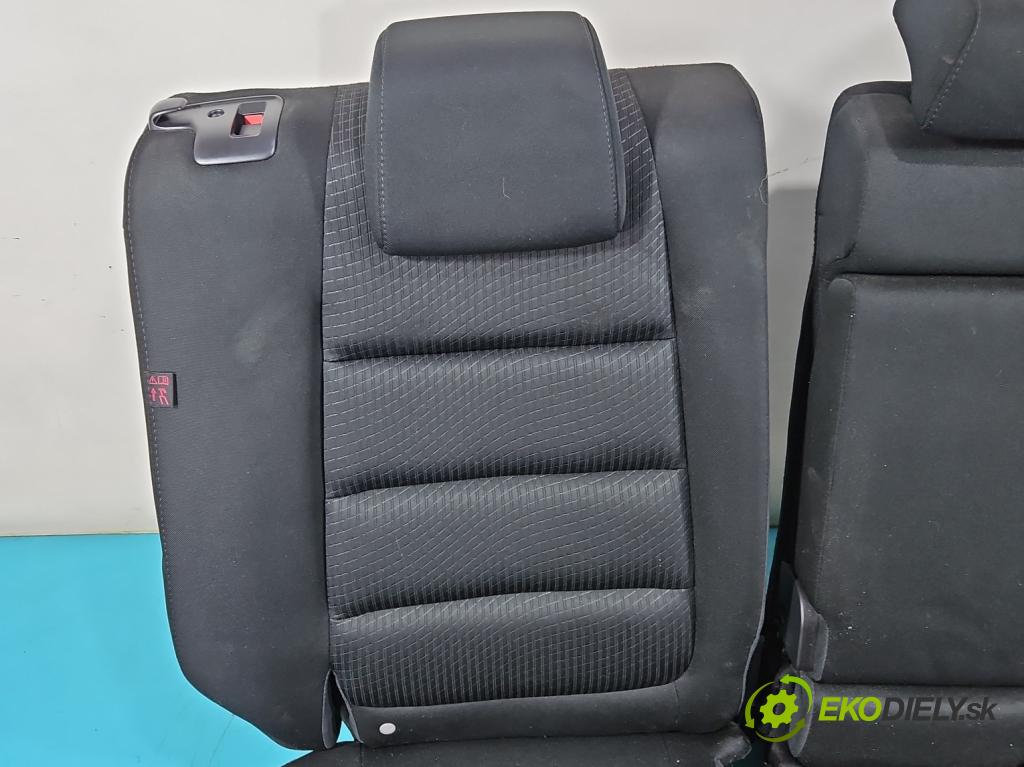 Mazda CX-5 2012-2017 2.2 SKYACTIV: 150 HP manual 110 kW 2191 cm3 5- Pohovka: zadné  (Sedačky, sedadlá)