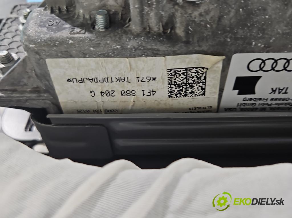 Audi A6 C6 2004-2011 2.7 tdi V6 179KM automatic 132 kW 2698 cm3 5- kokpit,pristrojová doska rozdeľovacia