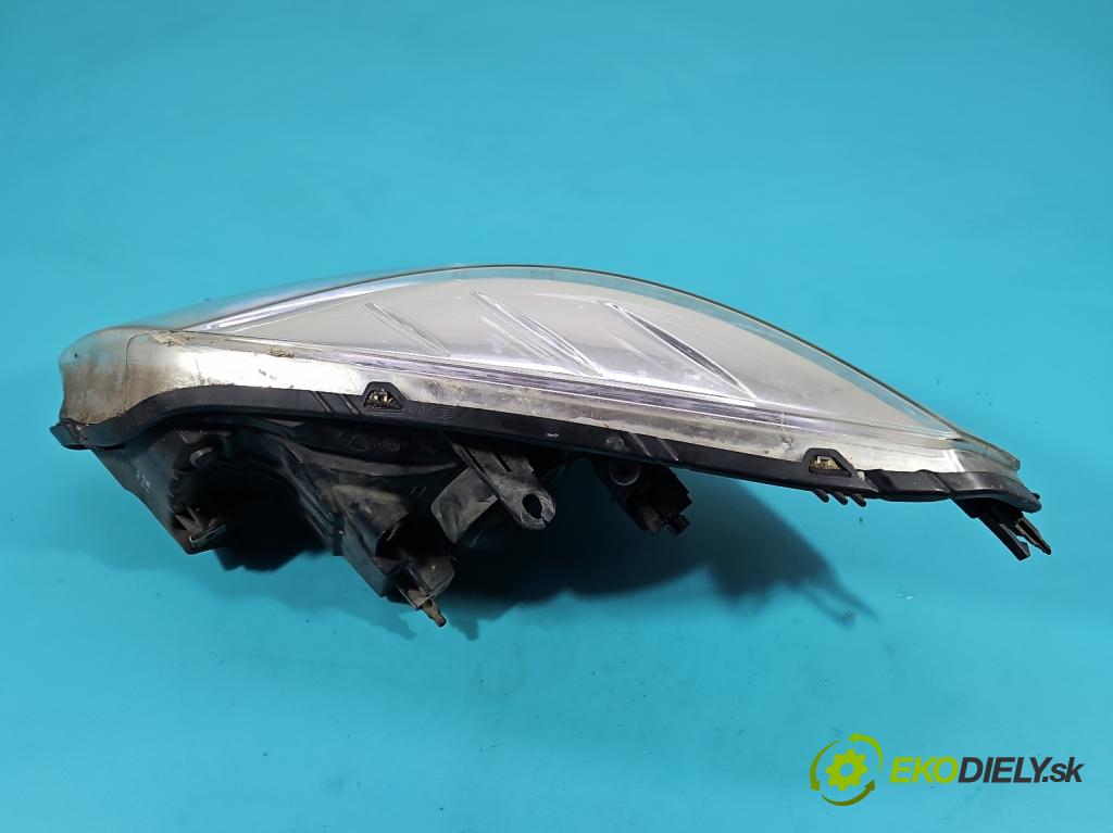 Dacia Sandero I 2008-2012 1.4 8V 75 HP manual 55 kW 1390 cm3 5- Reflektor: pravý  (Pravé)