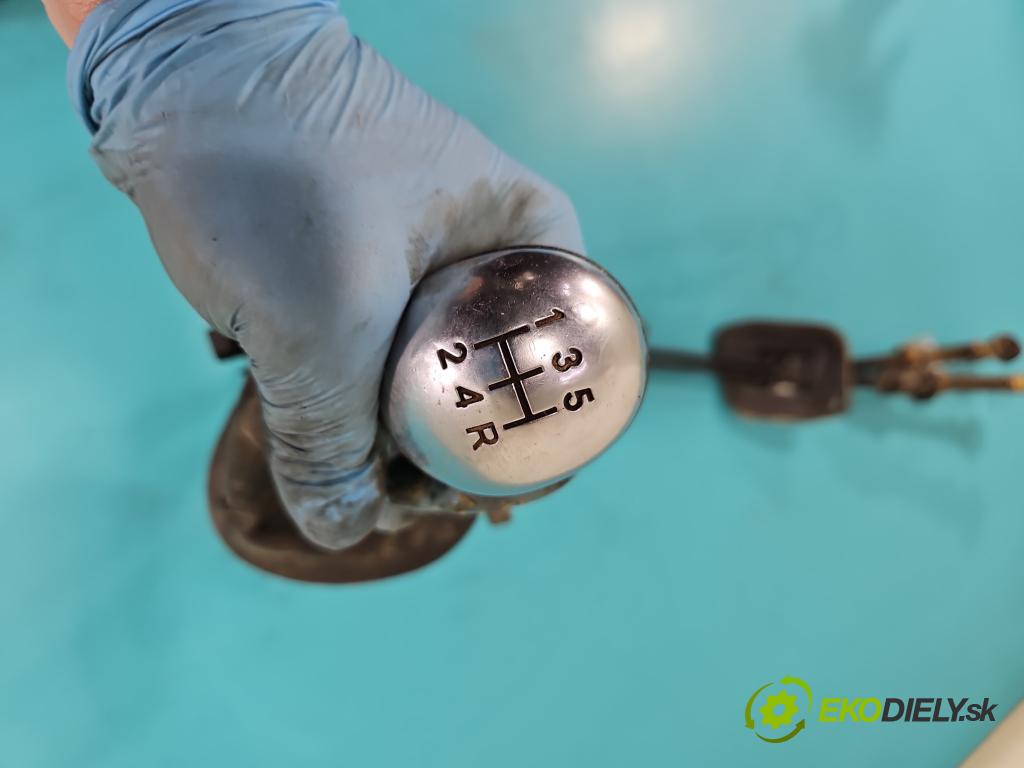 Citroen Xsara Picasso 1,8.0 16V 116 HP manual 85 kW 1749 cm3 5- Páka: Změny: stupeň,rýchlosť  (Rýchlostná páka (kulisa))