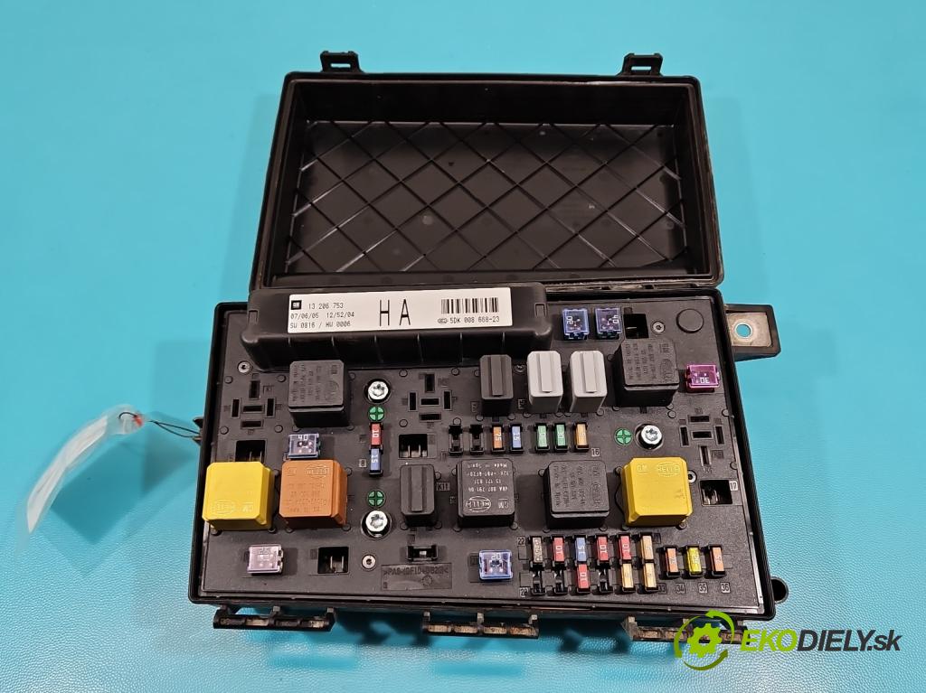 Opel Astra III 2004-2014 1.4 16V 90 hp manual 66 kW 1364 cm3 3- skříňka pojistková 13206753 (Pojistkové skříňky)