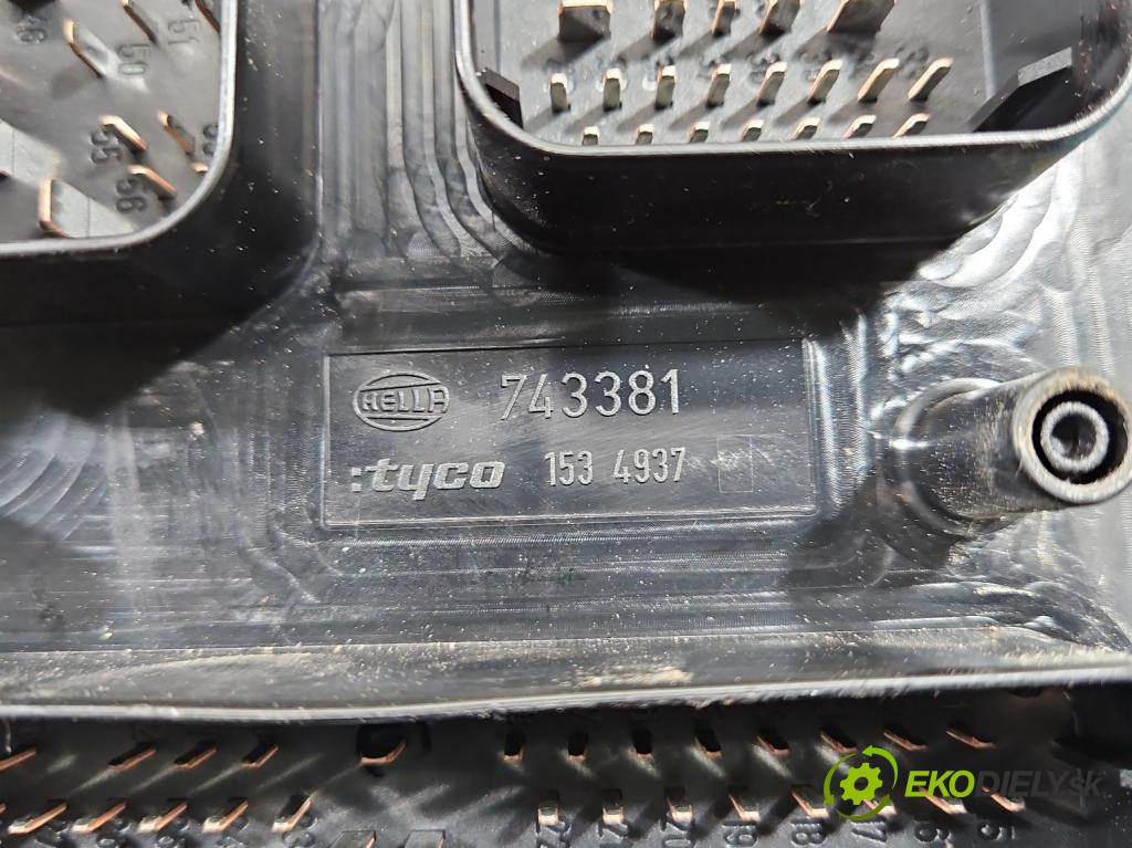 Opel Astra III 2004-2014 1.4 16V 90 hp manual 66 kW 1364 cm3 3- skříňka pojistková 13206753 (Pojistkové skříňky)