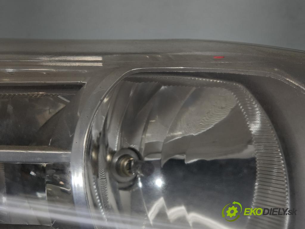 Ford Focus Mk2 2004-2011 1.8 tdci 116 HP manual 85 kW 1753 cm3 5- Reflektor: pravý 8M51-13W029-AD (Pravé)