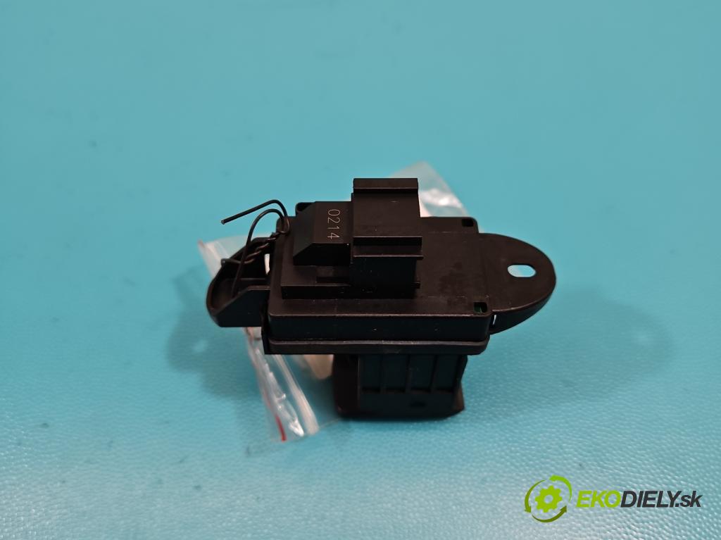 Audi A6 C6 2004-2011 2.7 tdi V6 179KM automatic 132 kW 2698 cm3 5- prepínač brzda: ručný 4F1927225B (Prepínacie páčky pod volantom)