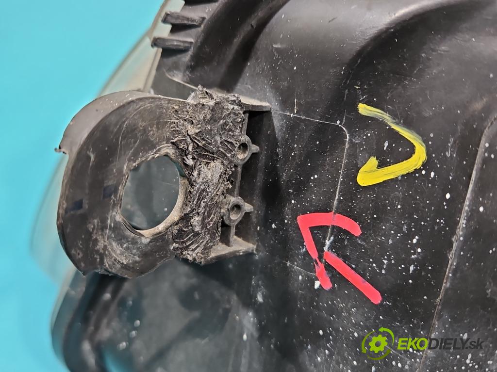 Audi A6 C6 2004-2011 2.7 tdi V6 179KM automatic 132 kW 2698 cm3 5- Reflektor: pravý 4F0941004AK (Pravé)