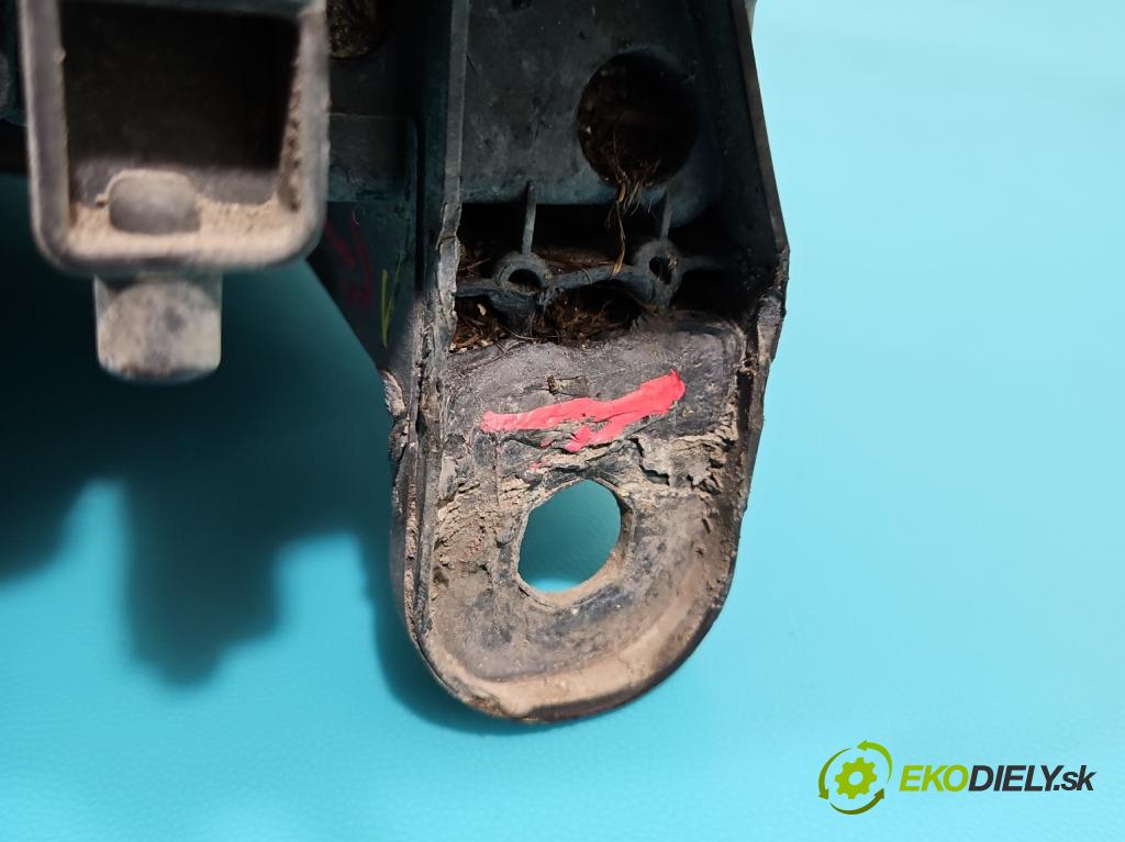 Audi A6 C6 2004-2011 2.7 tdi V6 179KM automatic 132 kW 2698 cm3 5- Reflektor: pravý 4F0941004AK (Pravé)