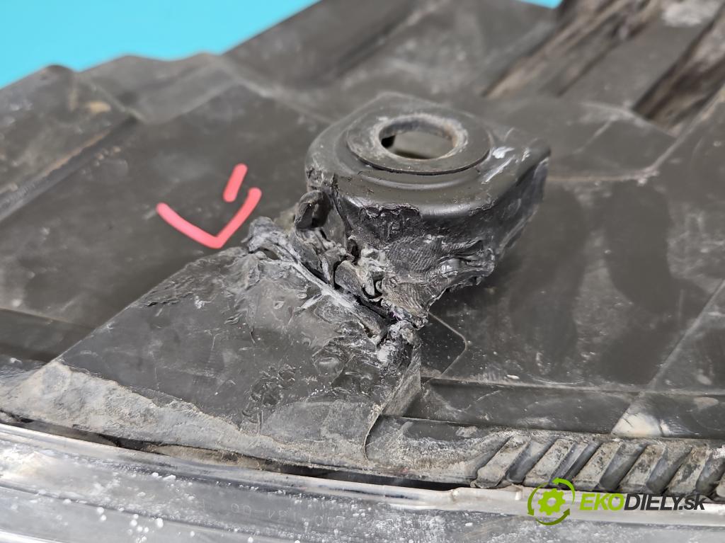 Audi A6 C6 2004-2011 2.7 tdi V6 179KM automatic 132 kW 2698 cm3 5- Reflektor: pravý 4F0941004AK (Pravé)