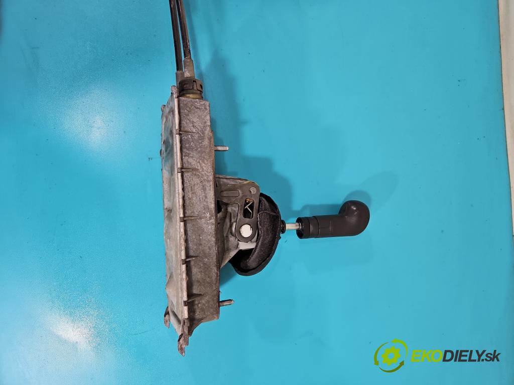 Skoda Fabia II 2007-2014 1.6 tdi 75 HP manual 55 kW 1598 cm3 5- Páka: Změny: stupeň,rýchlosť 6Q0711061E (Rýchlostné páky / kulisy)