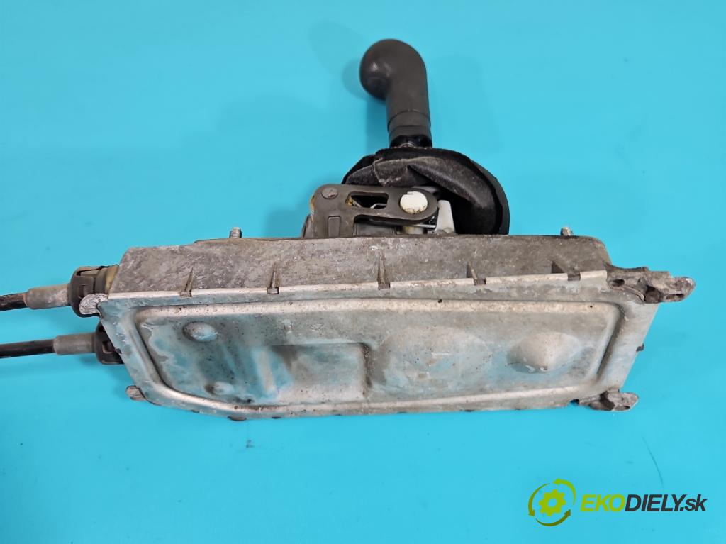 Skoda Fabia II 2007-2014 1.6 tdi 75 HP manual 55 kW 1598 cm3 5- Páka: Změny: stupeň,rýchlosť 6Q0711061E (Rýchlostné páky / kulisy)