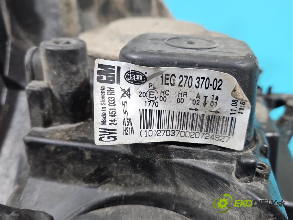 Opel Astra III 2004-2014 1.4 16V 90 HP manual 66 kW 1364 cm3 5- Reflektor: pravý 24451033RH (Pravé)