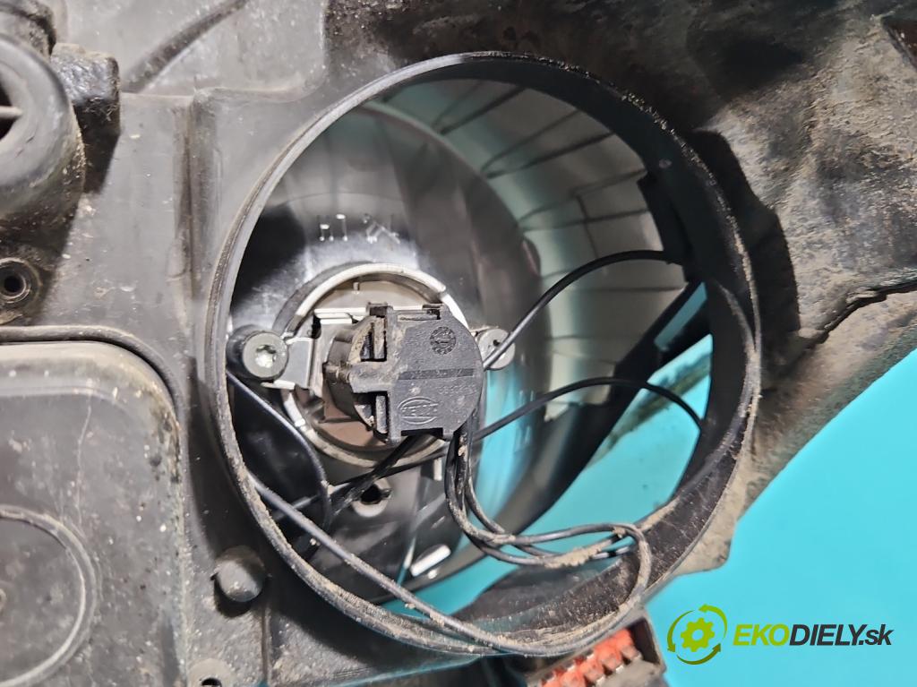 Opel Astra III 2004-2014 1.4 16V 90 HP manual 66 kW 1364 cm3 5- Reflektor: pravý 24451033RH (Pravé)