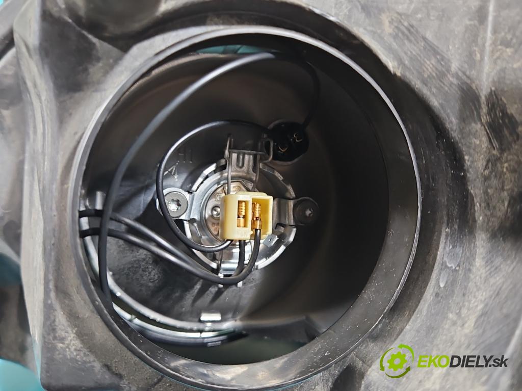 Opel Astra III 2004-2014 1.4 16V 90 HP manual 66 kW 1364 cm3 5- Reflektor: pravý 24451033RH (Pravé)