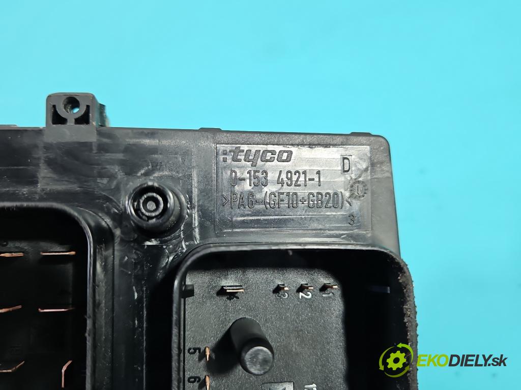 Opel Astra III 2004-2014 1.4 16V 90 hp manual 66 kW 1364 cm3 5- skříňka pojistková 13206751 (Pojistkové skříňky)