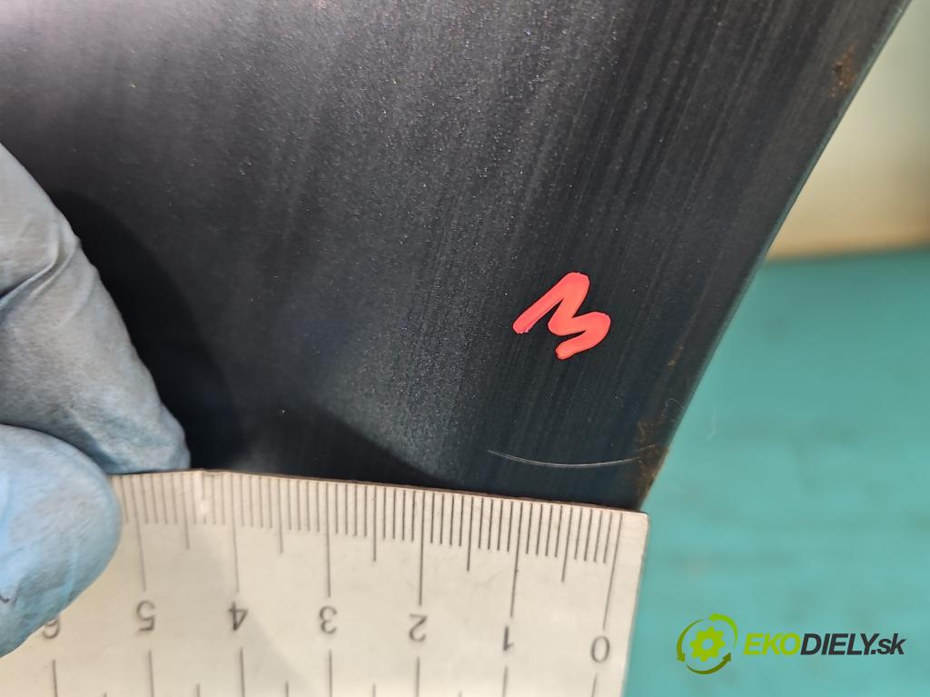 Audi A6 C5 1997-2004 3.0 v6 220KM automatic 162 kW 2976 cm3 5- blatnik přední levý  (Predné ľavé)