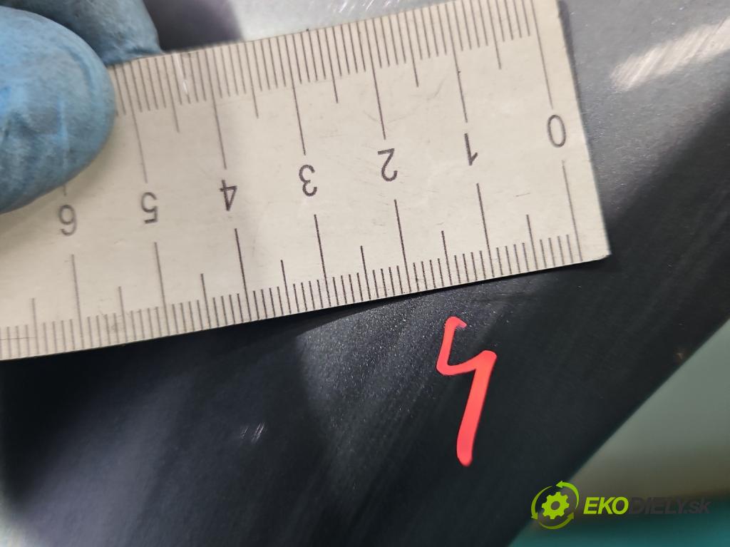 Audi A6 C5 1997-2004 3.0 v6 220KM automatic 162 kW 2976 cm3 5- blatnik přední levý  (Predné ľavé)