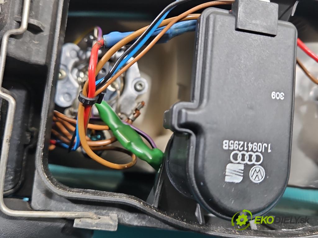 Seat Toledo II 1998-2004 1.8 20v 125 HP manual 92 kW 1781 cm3 4- Reflektor: pravý 67742701 (Pravé)