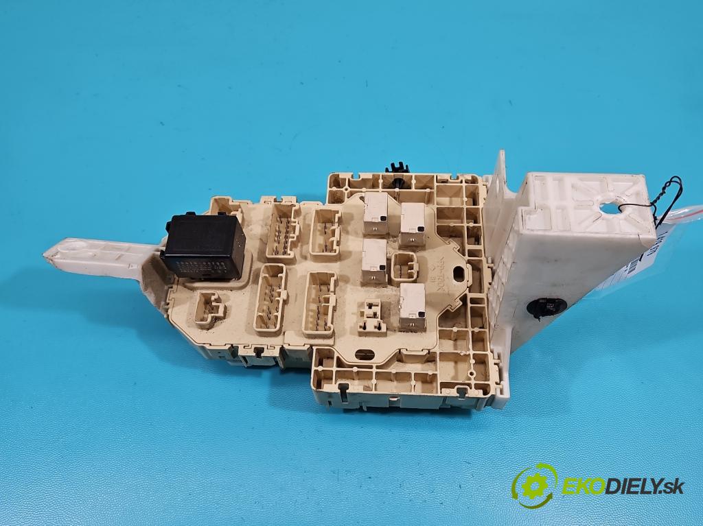 Fiat Sedici 1.9 jtd 120 hp manual 88 kW 1910 cm3 5- skříňka pojistková 36770-79J20 (Pojistkové skříňky)