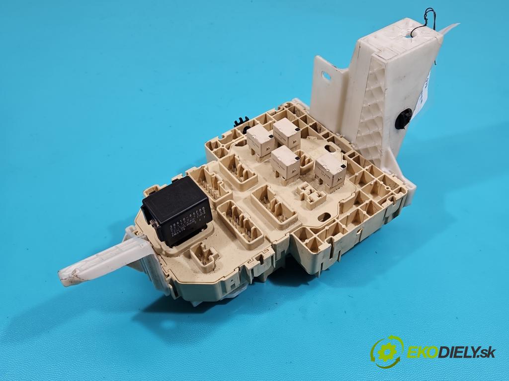 Fiat Sedici 1.9 jtd 120 hp manual 88 kW 1910 cm3 5- skříňka pojistková 36770-79J20 (Pojistkové skříňky)