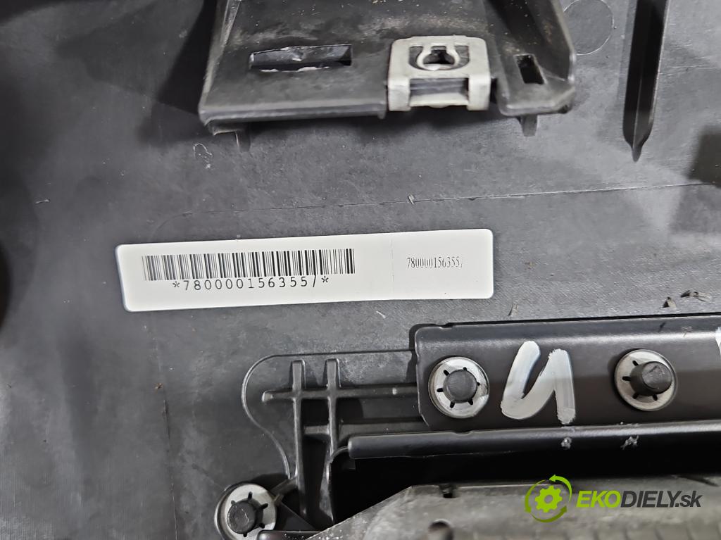 Audi A3 8P 2003-2012 1.6 SR 102 HP manual 75 kW 1595 cm3 3- kokpit,pristrojová doska rozdeľovacia