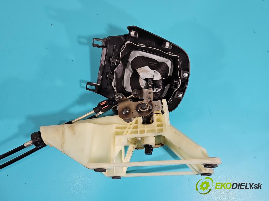 Mazda CX-5 I 2012-2017 2.2 D SKYACTIV: 150 HP manual 110 kW 2191 cm3 5- Páka: Změny: stupeň,rýchlosť  (Rýchlostná páka (kulisa))