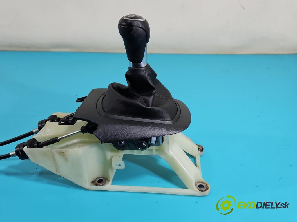 Mazda CX-5 I 2012-2017 2.2 D SKYACTIV: 150 HP manual 110 kW 2191 cm3 5- Páka: Změny: stupeň,rýchlosť  (Rýchlostná páka (kulisa))