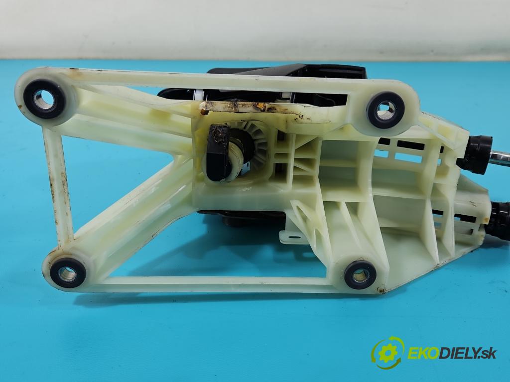 Mazda CX-5 I 2012-2017 2.2 D SKYACTIV: 150 HP manual 110 kW 2191 cm3 5- Páka: Změny: stupeň,rýchlosť  (Rýchlostná páka (kulisa))