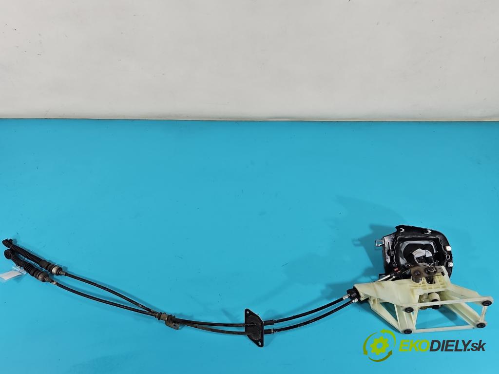 Mazda CX-5 I 2012-2017 2.2 D SKYACTIV: 150 HP manual 110 kW 2191 cm3 5- Páka: Změny: stupeň,rýchlosť  (Rýchlostná páka (kulisa))