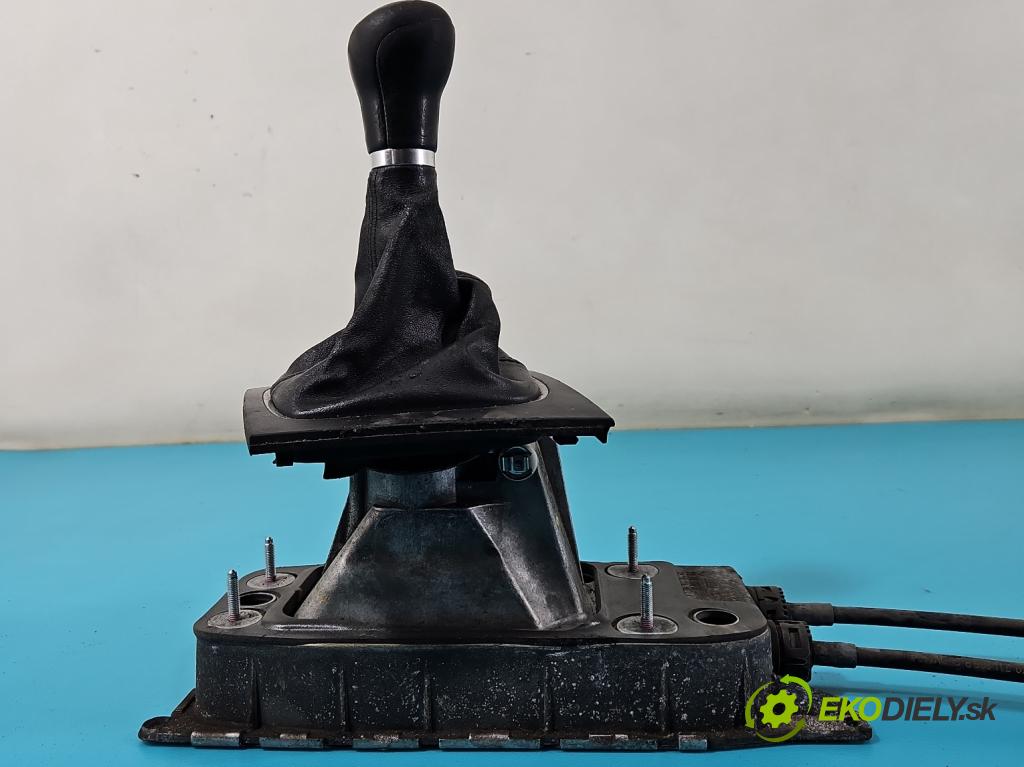 Audi A3 8P 2003-2012 1.6 SR 102 HP manual 75 kW 1595 cm3 3- Páka: Změny: stupeň,rýchlosť 1K0711611 (Rýchlostná páka (kulisa))