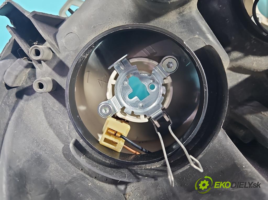 Ford S-max 1.8 TDCi 125 HP manual 92 kW 1753 cm3 5- Reflektor: pravý 6M21-13W029-AF (Pravé)