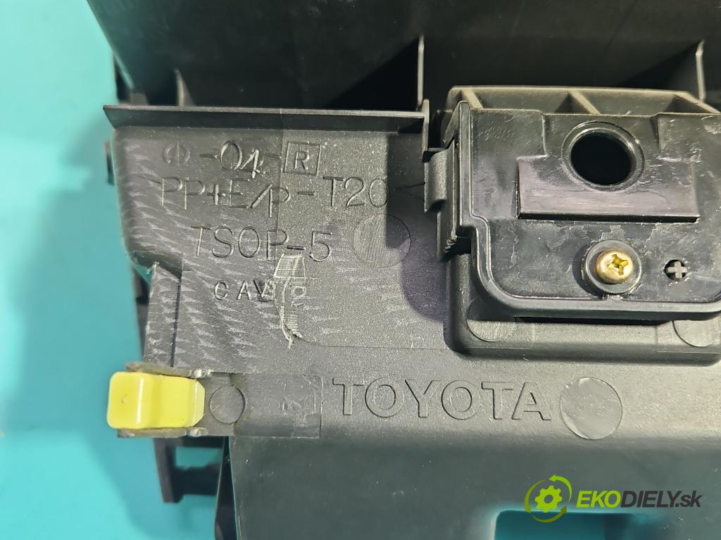 Toyota Corolla E12 2001-2009 2.0 d4d 90 HP manual 66 kW 1995 cm3 5- panel kúrenia 88650-13050