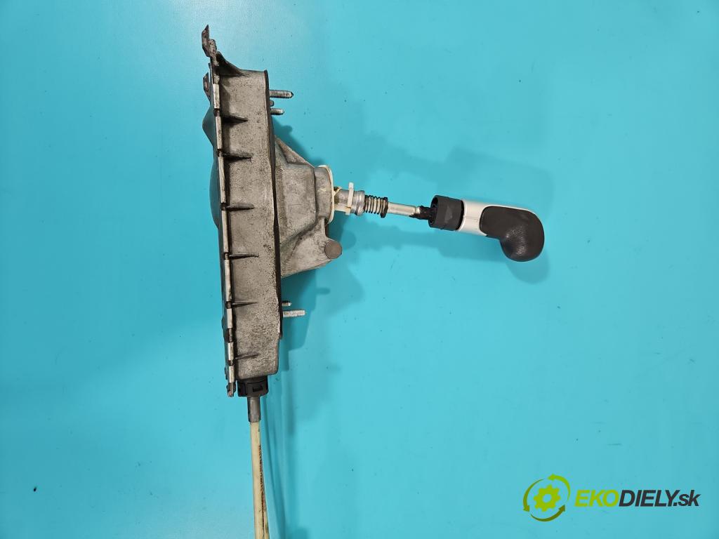 Skoda Roomster 1.4 16v 86 HP manual 63 kW 1390 cm3 5- Páka: Změny: stupeň,rýchlosť 6Q0711061E (Rýchlostná páka (kulisa))