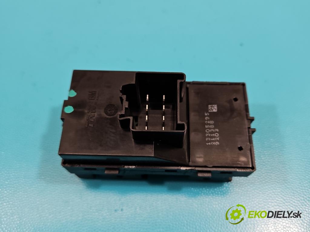 Chevrolet Cruze 1.6 16V 113 HP manual 83 kW 1598 cm3 4- prepínač okien spätných zrkadiel 13305295