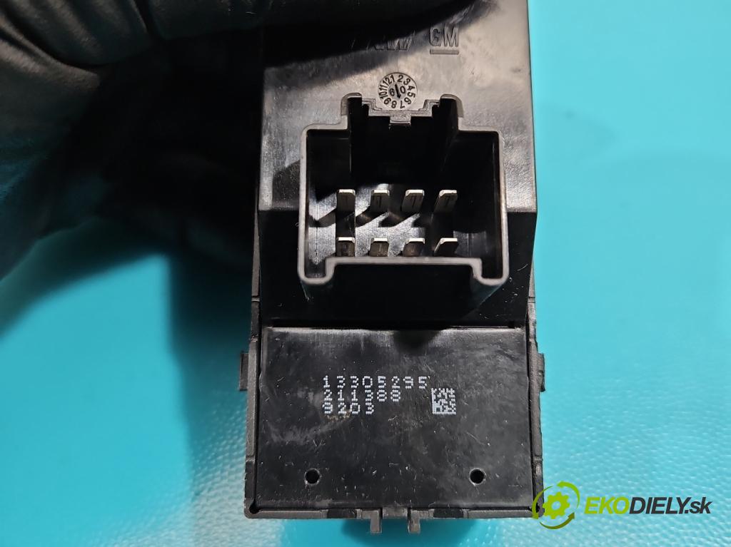 Chevrolet Cruze 1.6 16V 113 HP manual 83 kW 1598 cm3 4- prepínač okien spätných zrkadiel 13305295