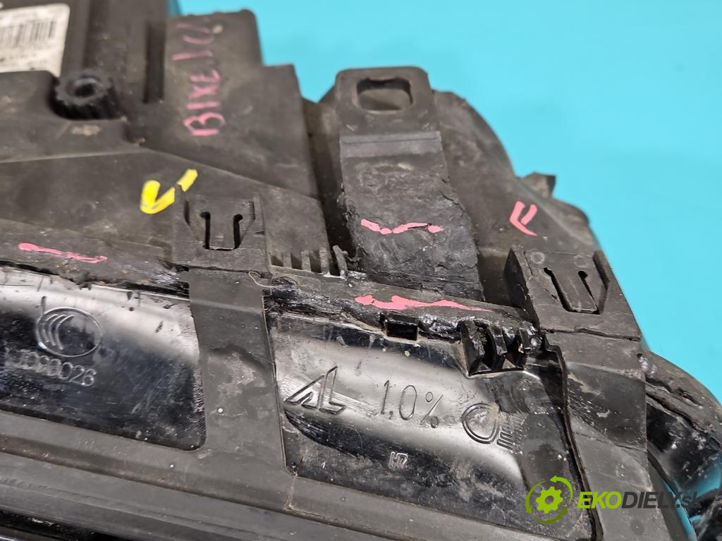 Bmw X3 E83 2003-2010 2.0d 150 HP manual 110 kW 1995 cm3 5- Reflektor: pravý 7162192 (Pravé)