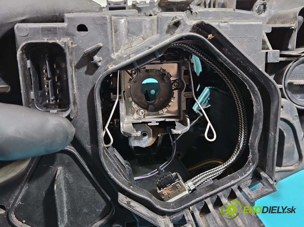 Bmw X3 E83 2003-2010 2.0d 150 HP manual 110 kW 1995 cm3 5- Reflektor: pravý 7162192 (Pravé)